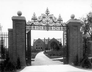 Entrance to Scripps Park
