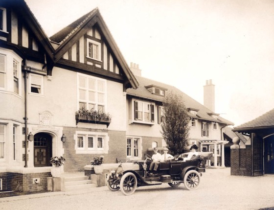 Warren and Grace Booth with chauffeur in the Chalmers 40 in front of Cranbrook House. Circa 1910, Cranbrook Archives.