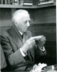 Frank Lloyd Wright lunches on corn-on-the-cob at Smith House.